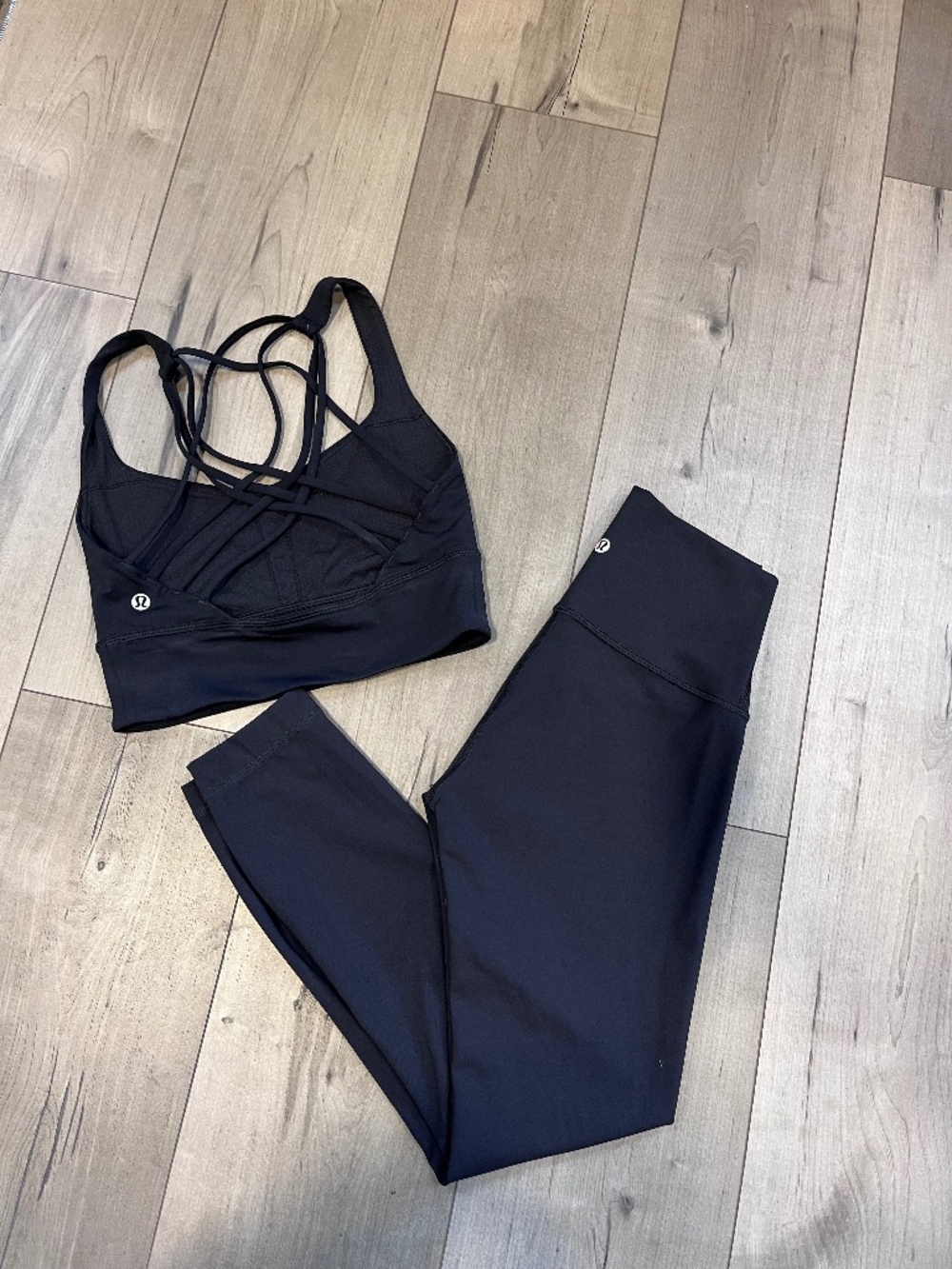 lululemon size 4 black wunder under sport bra set